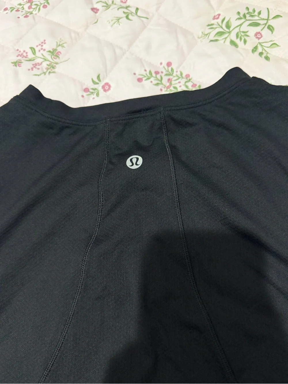 lululemon black crewneck athletic top with interior care tag